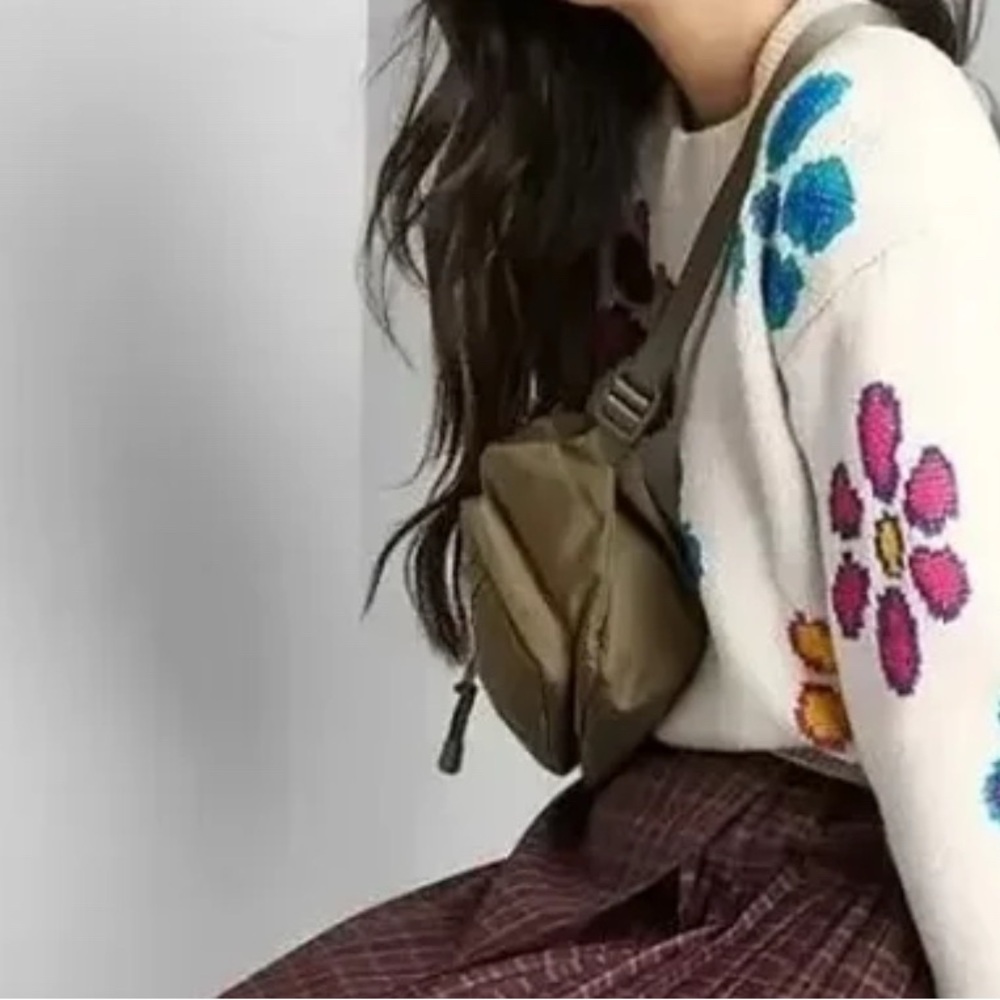 ♥️ Wild Fable White Cable Knit Multicolor Daisy Crop Pullover Sweater NWT - Picture 2 of 5